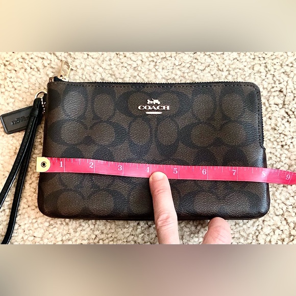 Coach (Corner) LRG Double Zip Wristlet/ Wallet w/ Coach paper gift bag included - Picture 9 of 15